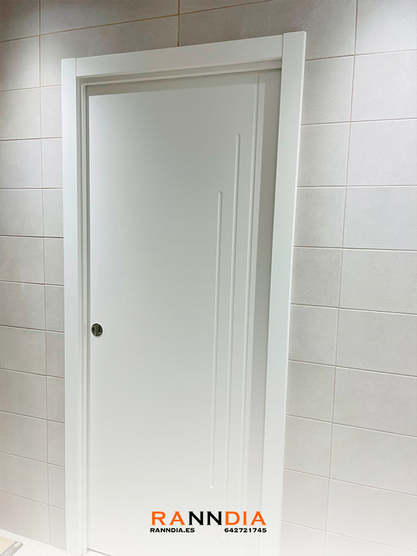 Puerta de interior modelo 10 en Fuengirola