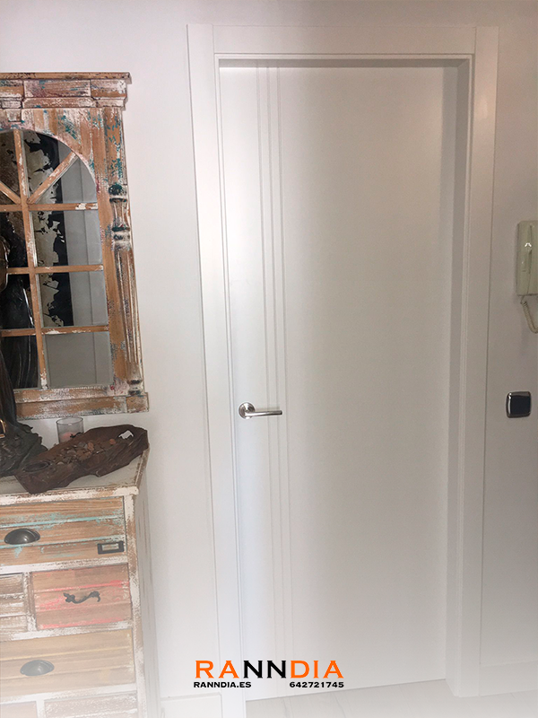Puerta de interior modelo 13 en Fuengirola