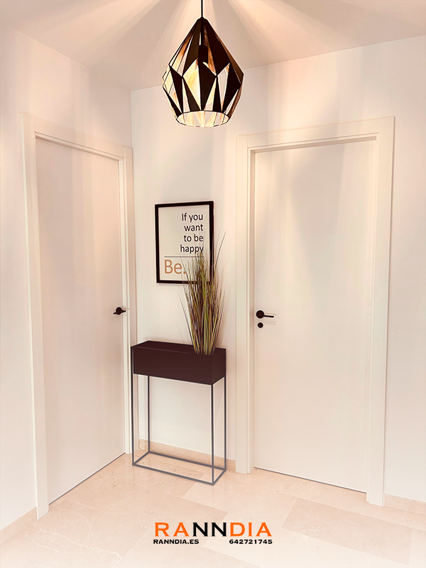 Puerta de interior modelo 14 en Fuengirola