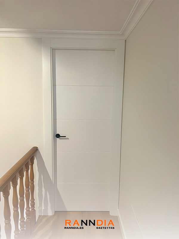 Puerta de interior modelo 4 en Fuengirola