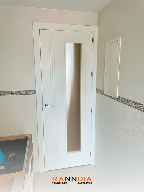 Puerta de interior modelo 5 en Fuengirola