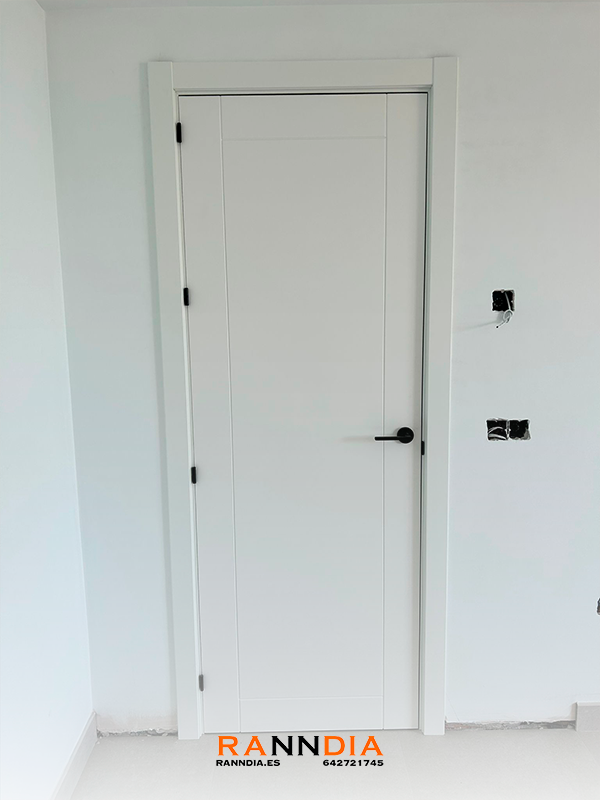 Puerta de interior modelo 8 en Fuengirola