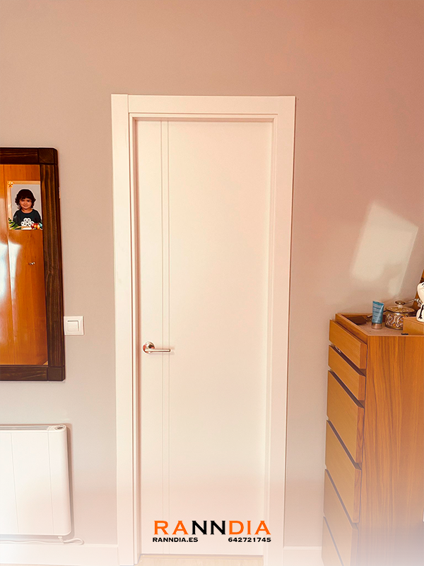 Puerta de interior modelo 9 en Fuengirola